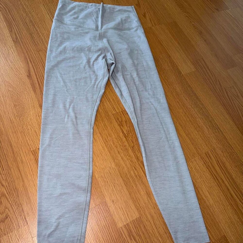 Nike Women's Grey and Cream Leggings